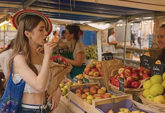 Кадры из сериала Эмили в Париже 2 сезон