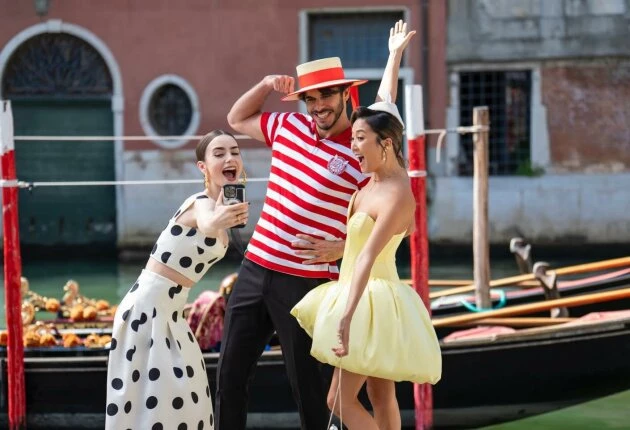 Кадры из сериала Эмили в Париже 5 сезон